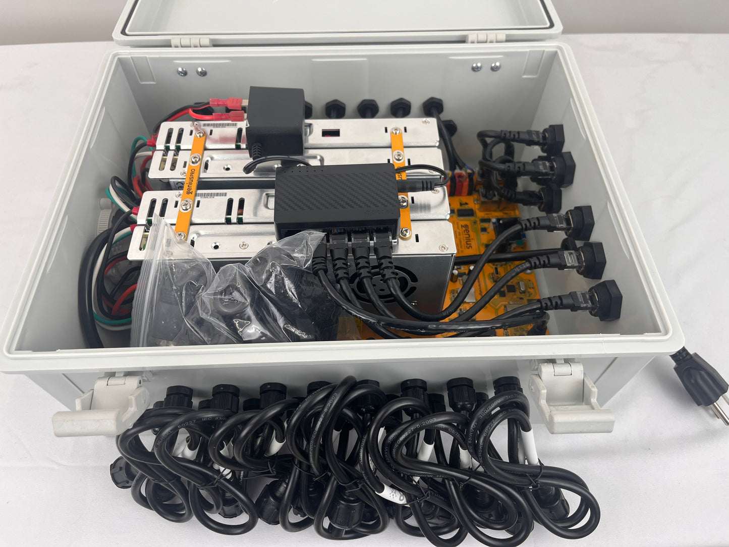 32 Port Ready2Run Genius PRO Controller